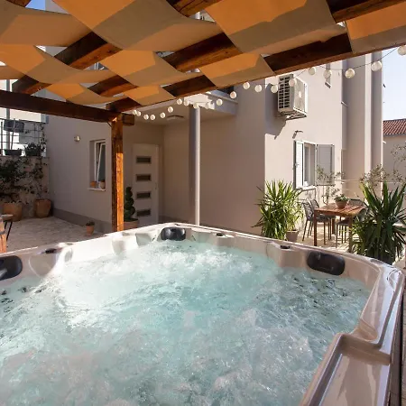 Aqua Apartment