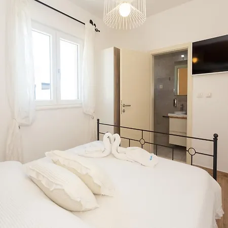 Aqua Apartment