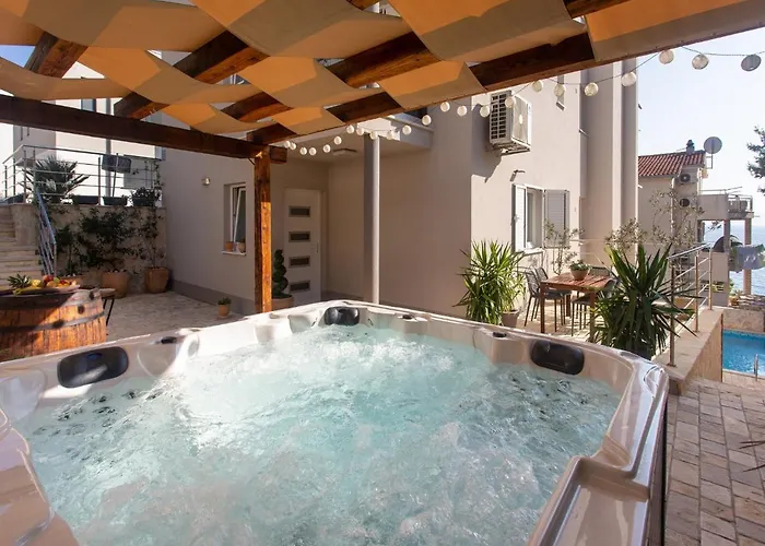 Aqua Apartment